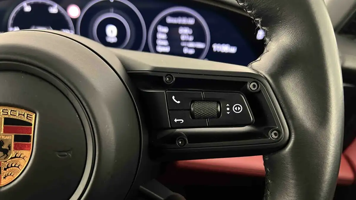2022-porsche-taycan-e-4s-cross-turismo-big-17