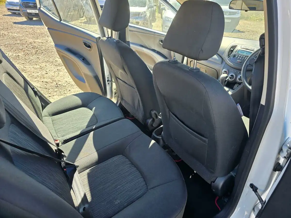 2013-hyundai-i10-12-active-auto-big-24