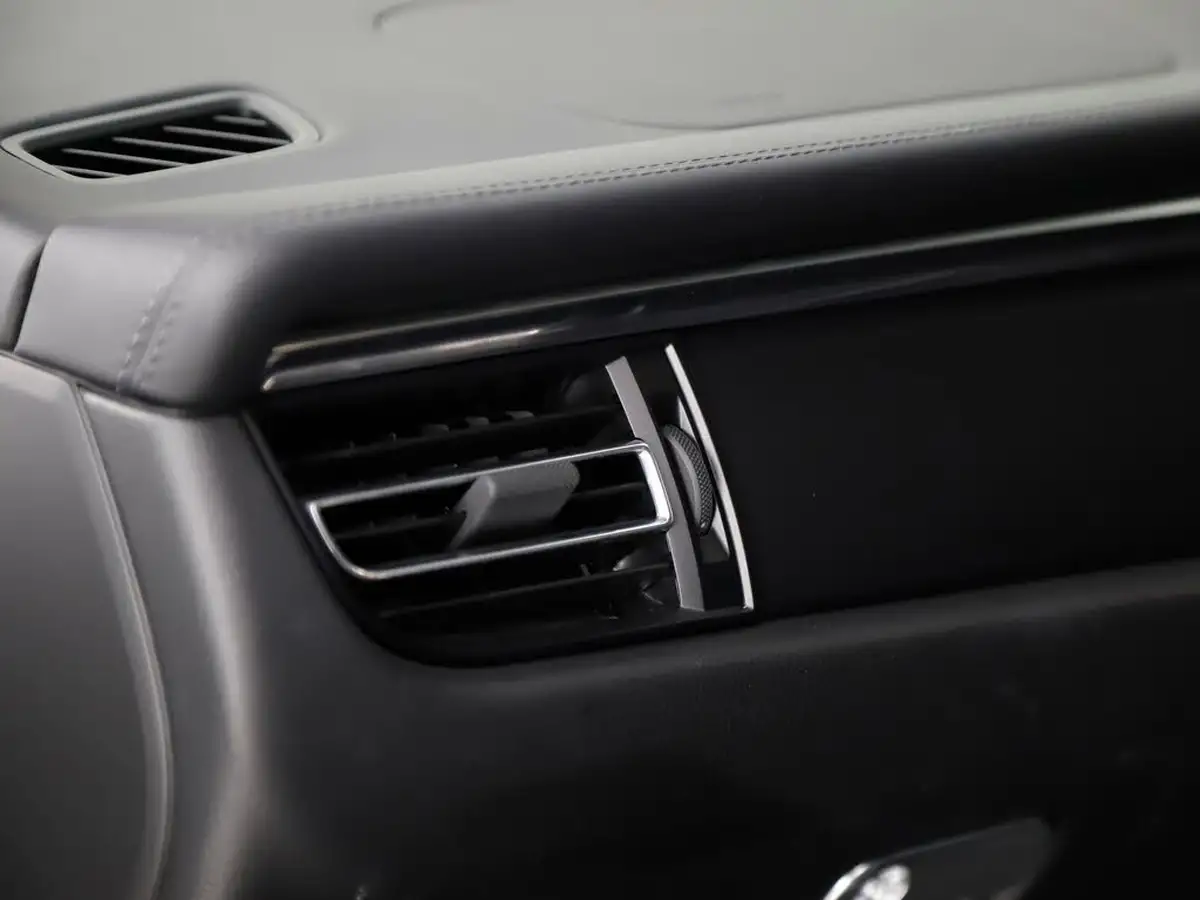 2023-porsche-macan-20-big-36