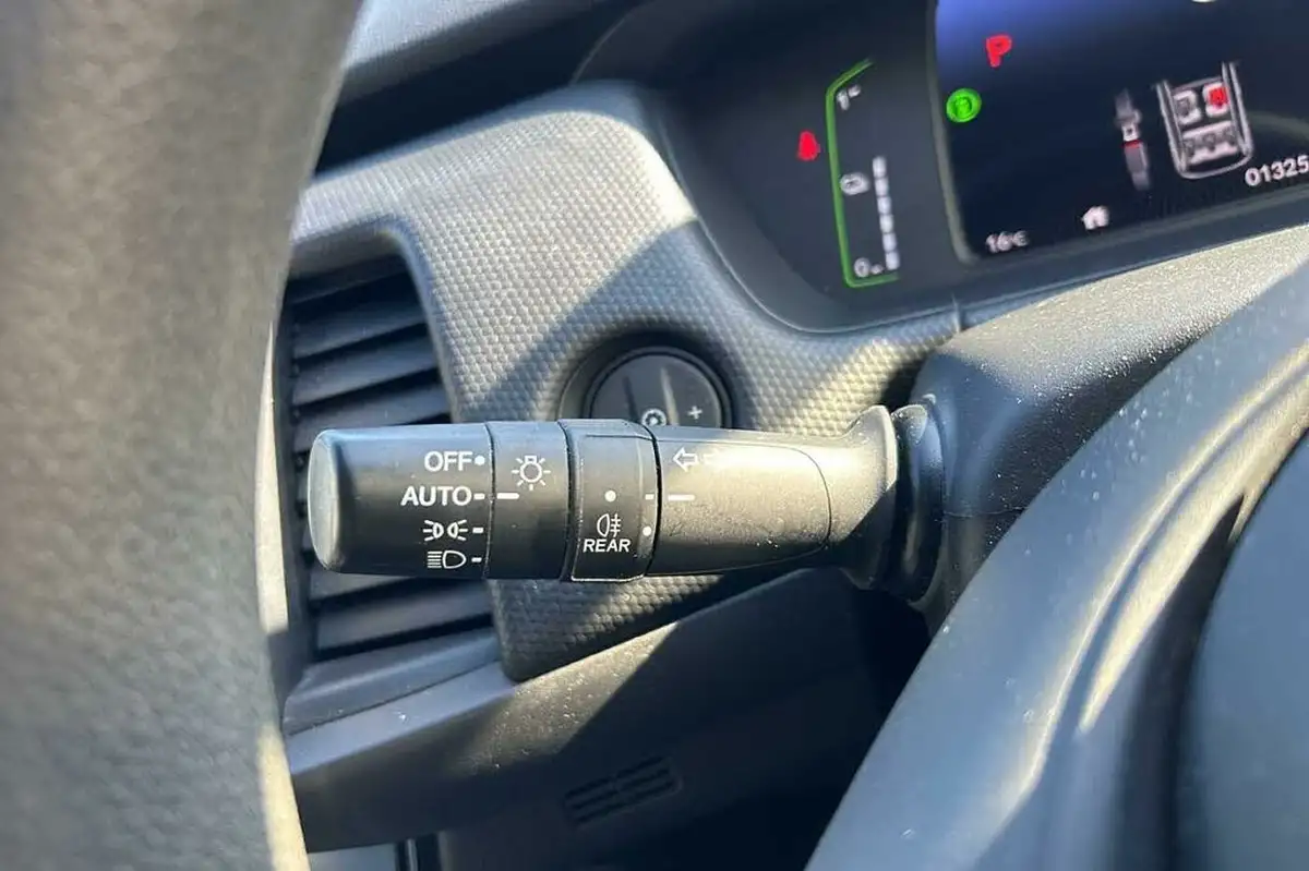 2021-honda-jazz-15-i-mmd-se-109ps-big-27
