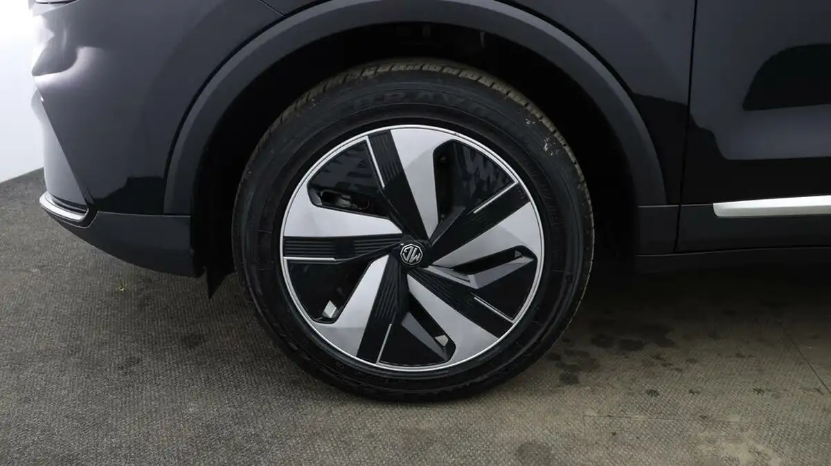 2023-mg-zs-suv-e-trophy-ev-156ps-long-range-big-16