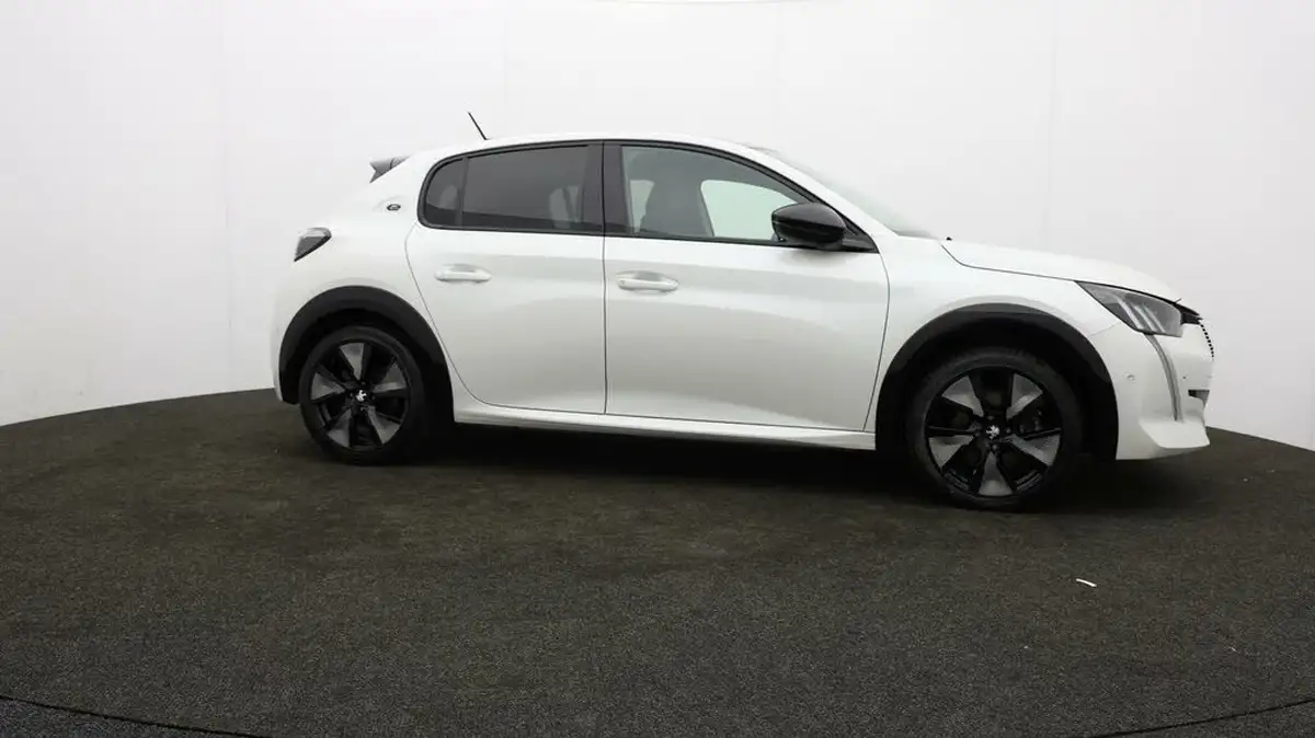 2021-peugeot-208-e-gt-premium-big-35