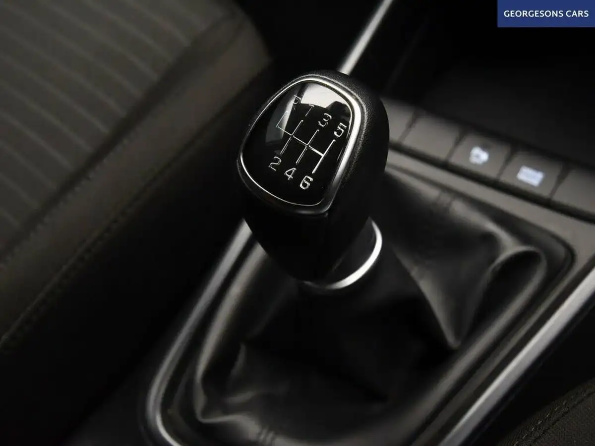 2022-hyundai-i20-10-t-gdi-se-connect-eclutch-imt-big-24