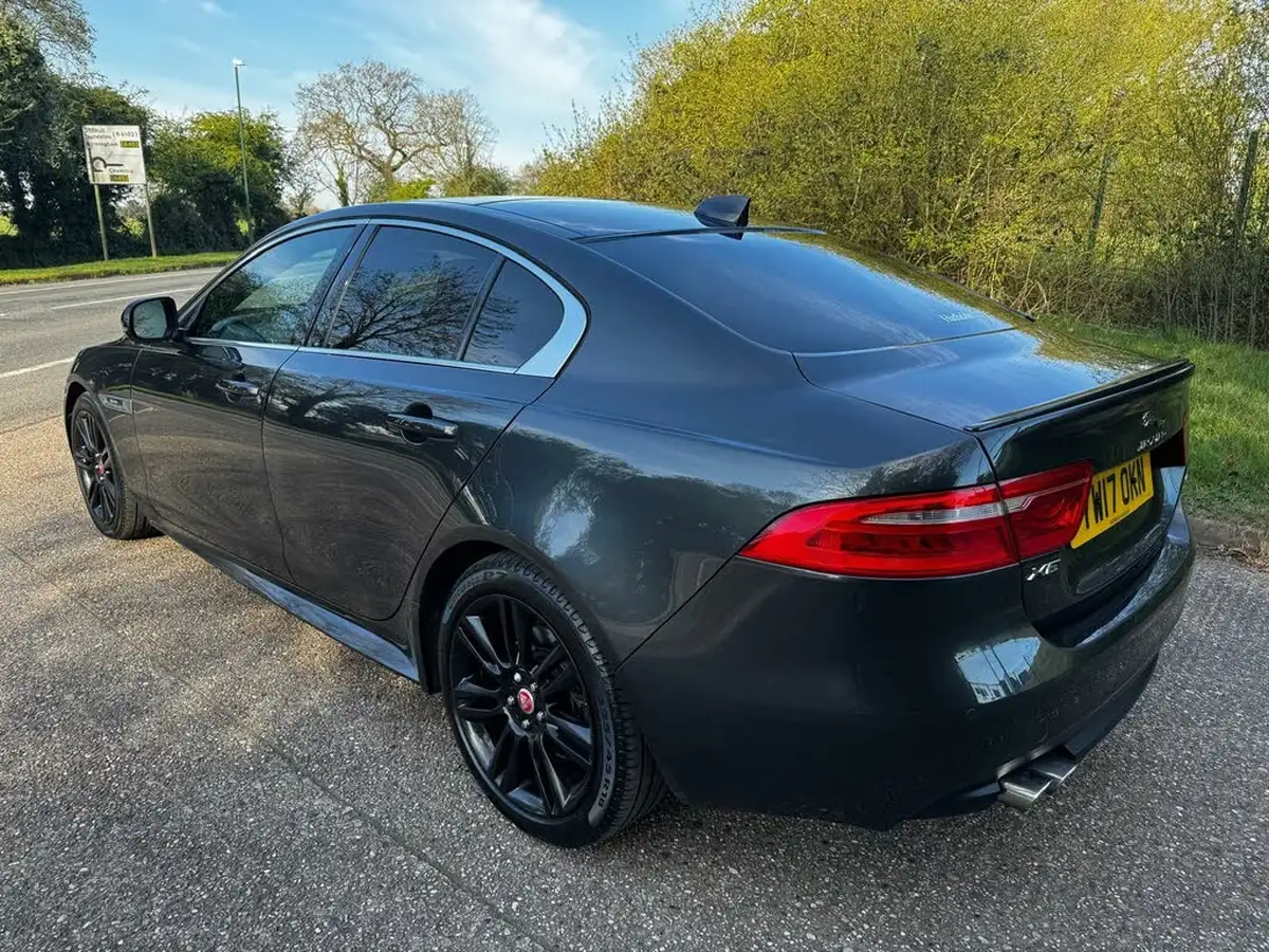 2017-jaguar-xe-20d-r-sport-180ps-ss-1999cc-big-5
