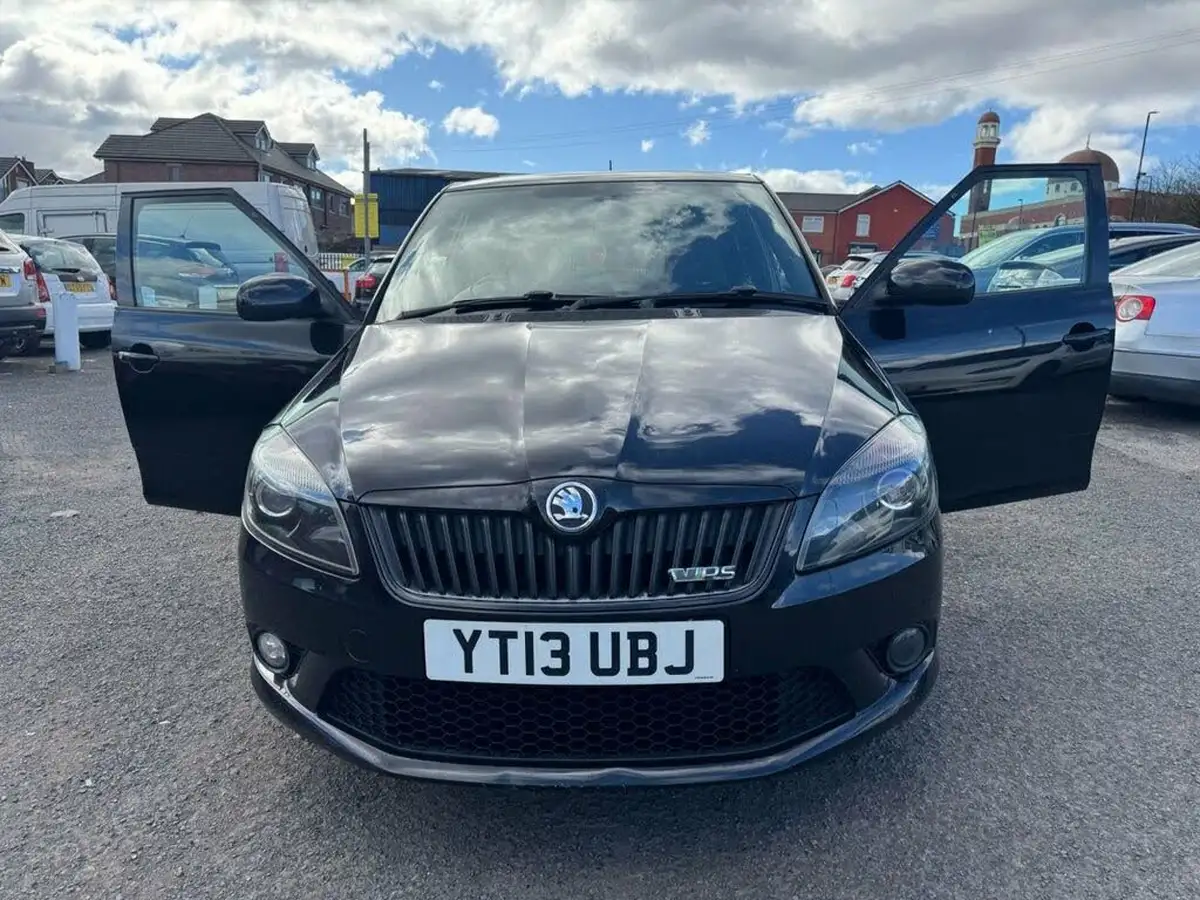 2013-skoda-fabia-14-vrs-hatchback-big-2