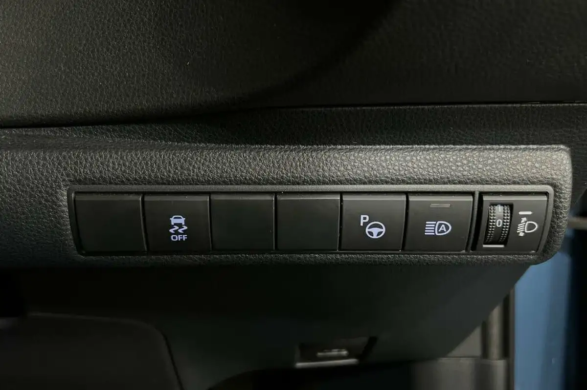 2021-toyota-corolla-18-vvt-i-icon-tech-spare-wheel-hatchback-5d-big-18