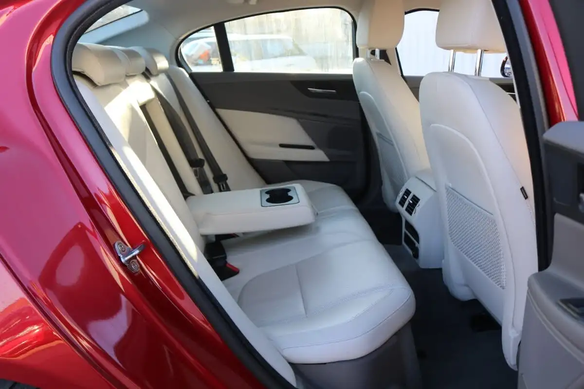 2018-jaguar-xe-20d-portfolio-180ps-1999cc-auto-big-21