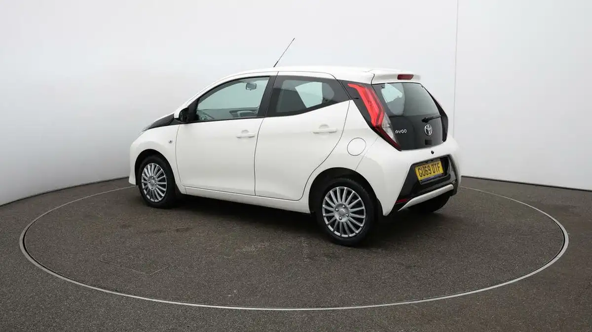 2019-toyota-aygo-10-vvt-i-x-play-big-26