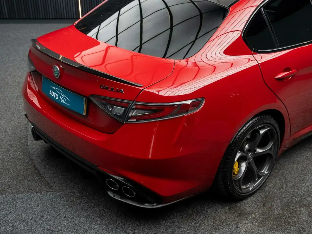 2022-alfa-romeo-giulia-29-biturbo-quadrifoglio-big-23