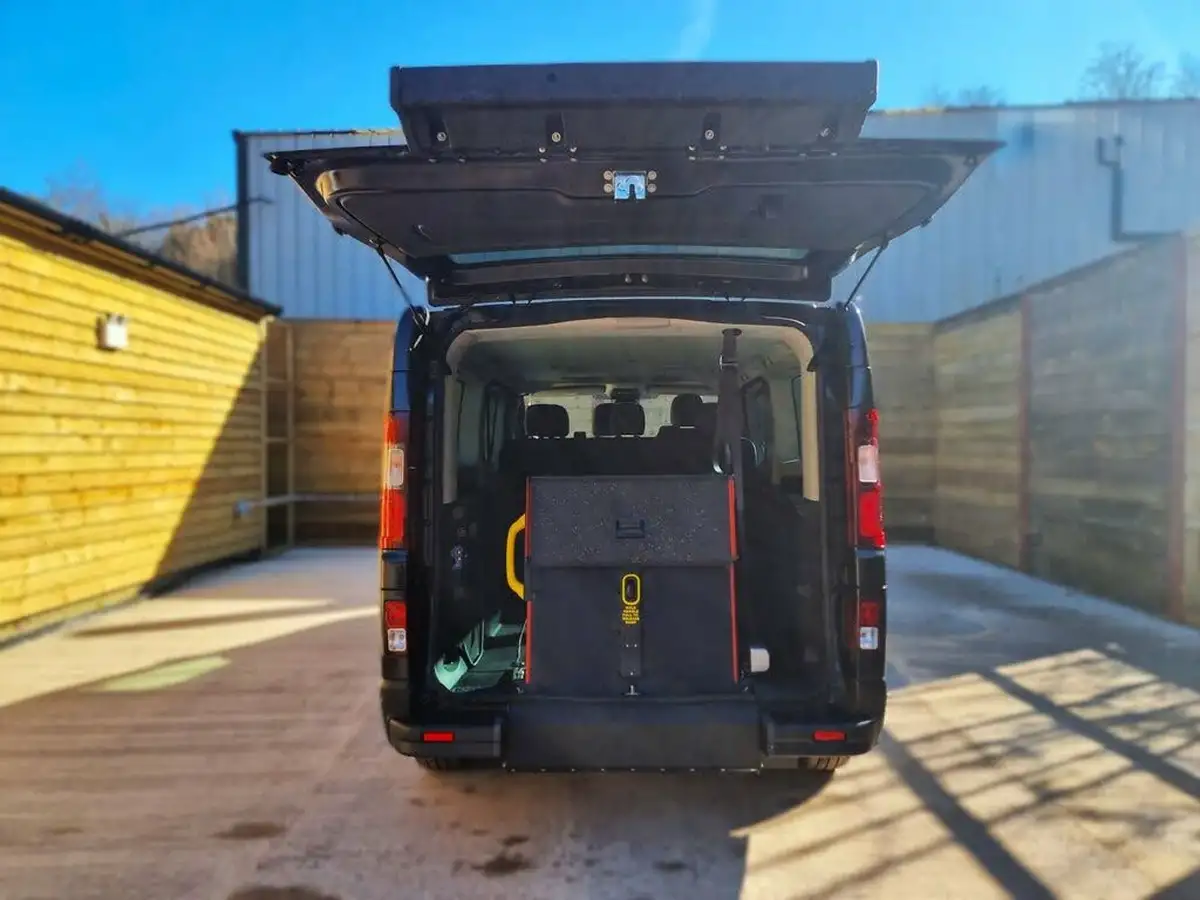 2024-renault-trafic-passenger-20-blue-dci-ll30-170-extra-big-15
