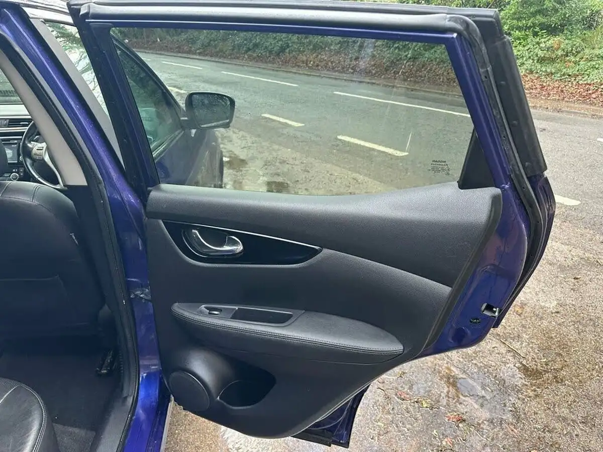 2015-nissan-qashqai-12-tekna-big-26