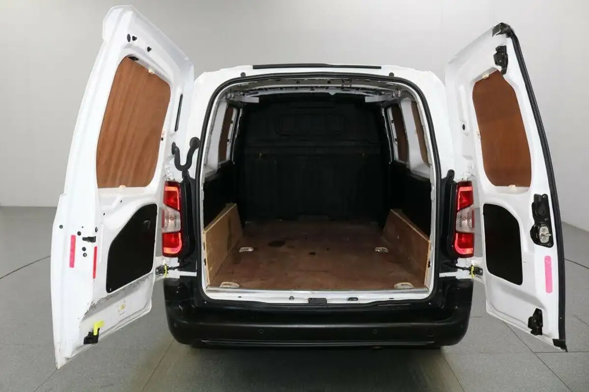 2019-peugeot-partner-15-bluehdi-1000-professional-100ps-eu6dt-panel-big-9