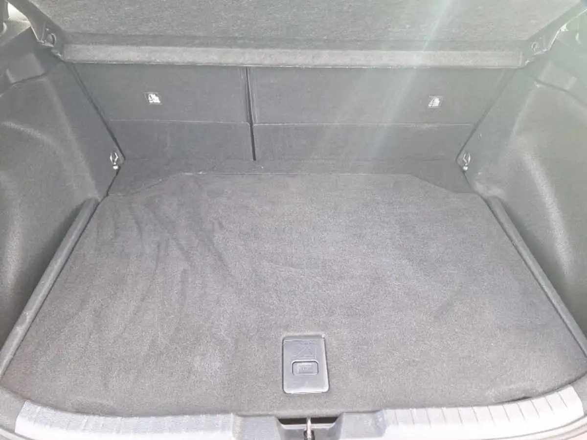 2022-toyota-corolla-18-vvt-i-icon-tech-trk-hatchback-5d-big-7