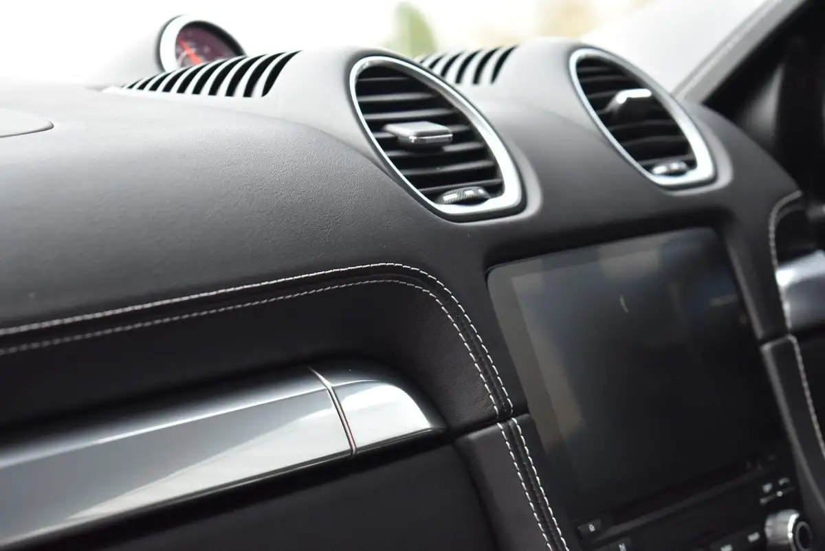 2016-porsche-cayman-718-25-s-pdk-big-26