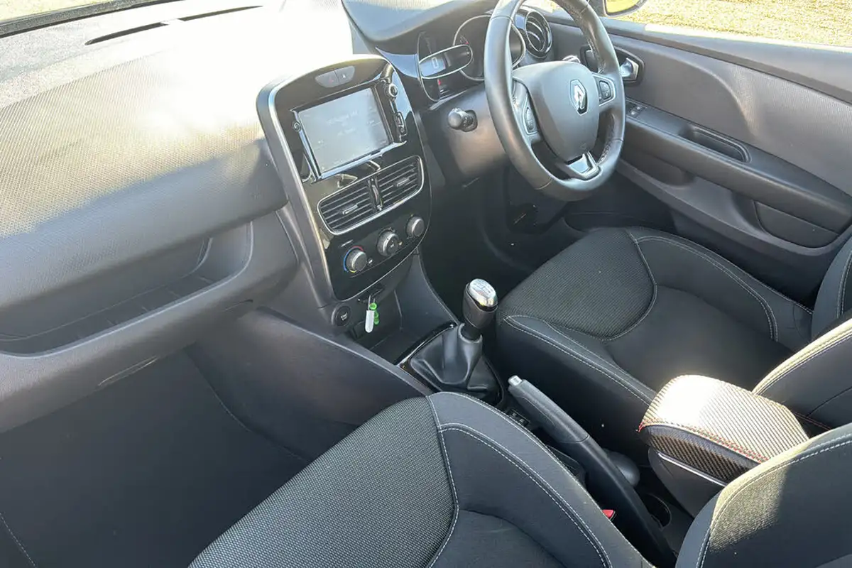 2018-renault-clio-12-dynamique-nav-big-9