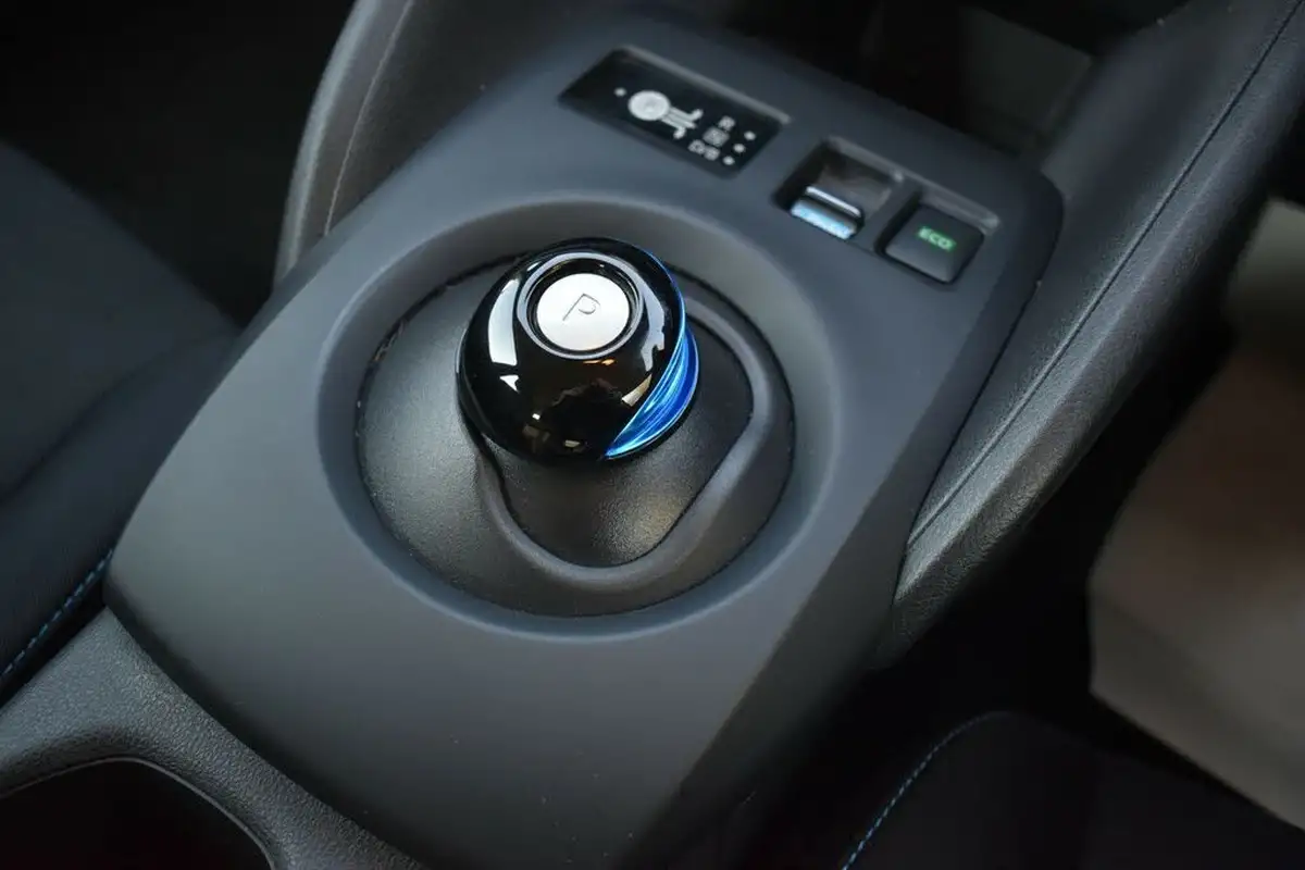2021-nissan-leaf-e-acenta-big-15