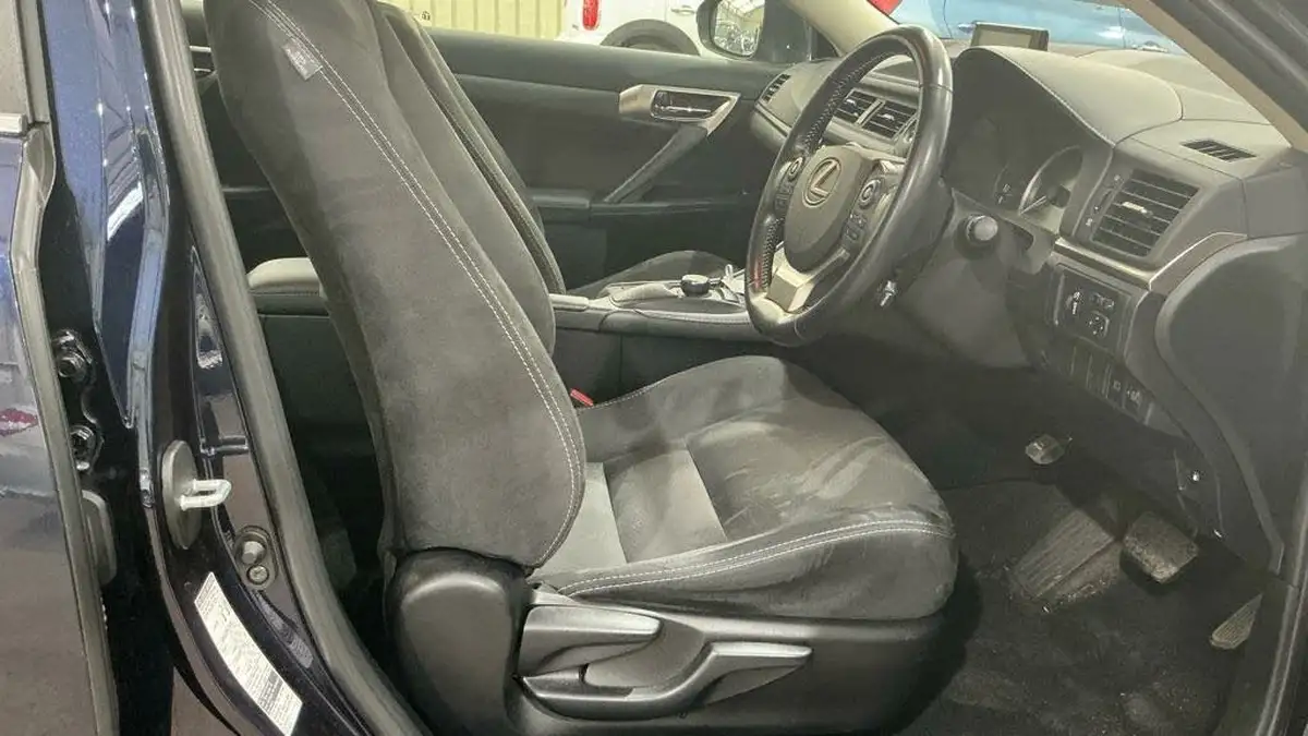 2019-lexus-ct-200h-18-ct-big-12