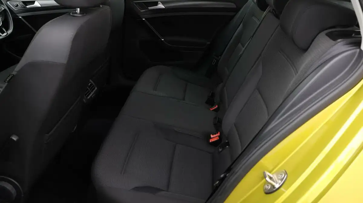 2018-volkswagen-golf-20tdi-se-nav-bmtss-hatchback-5d-dsg-big-15