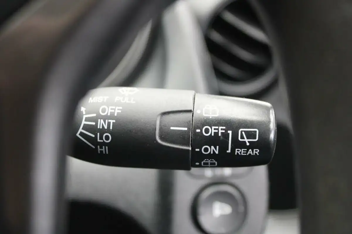 2013-honda-jazz-12-i-vtec-s-big-29