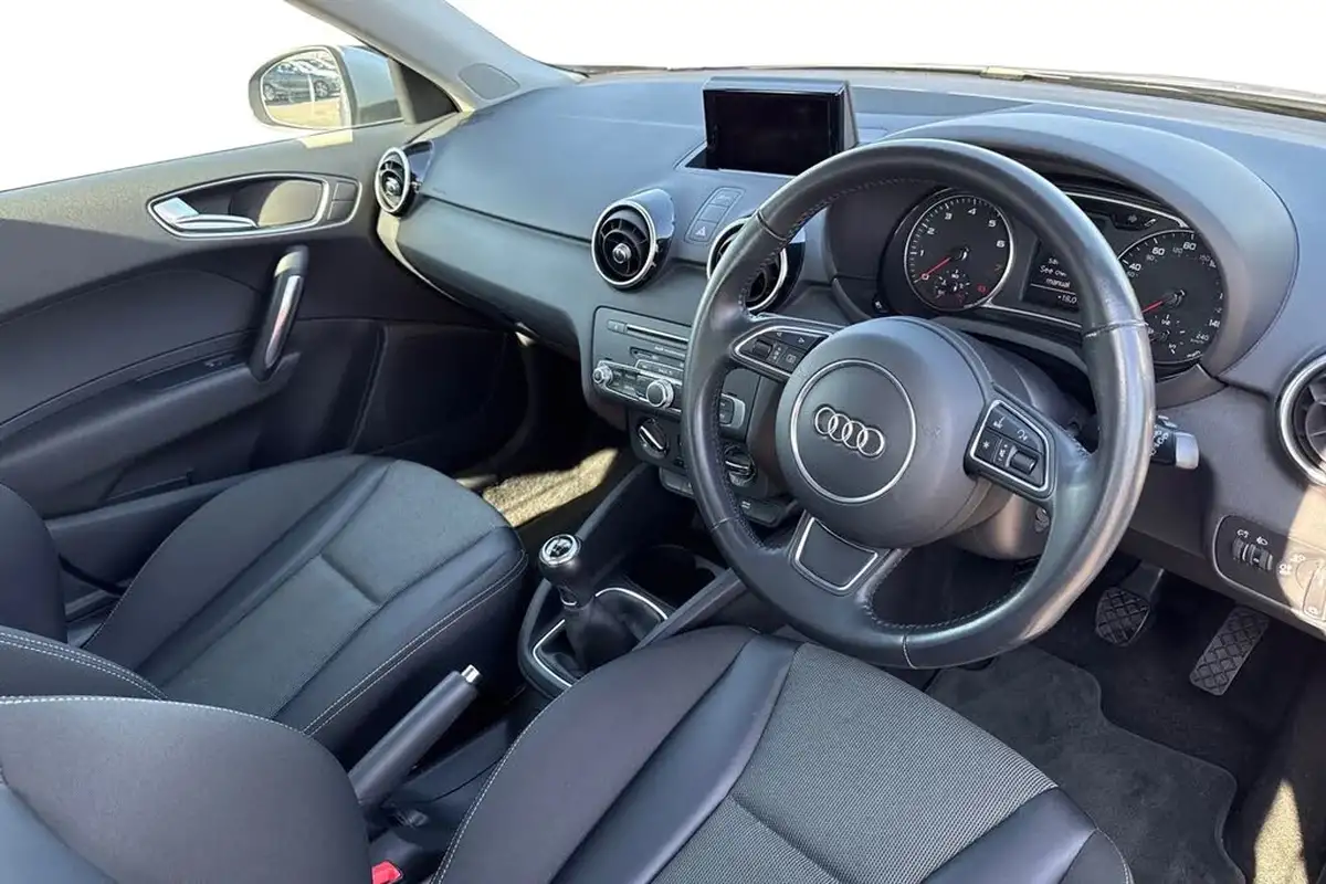 2017-audi-a1-14-tfsi-sportback-5d-big-12