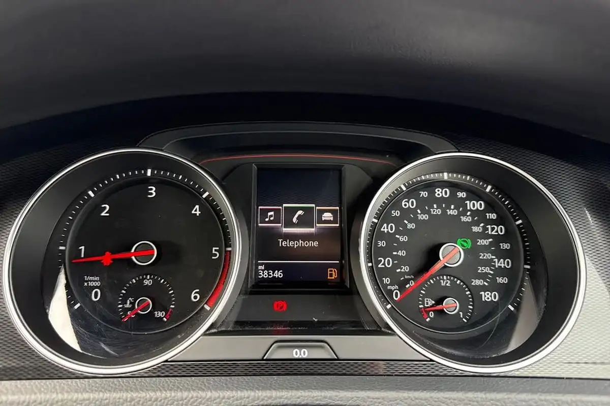 2014-volkswagen-golf-20tdi-gtd-5d-dsg-big-42