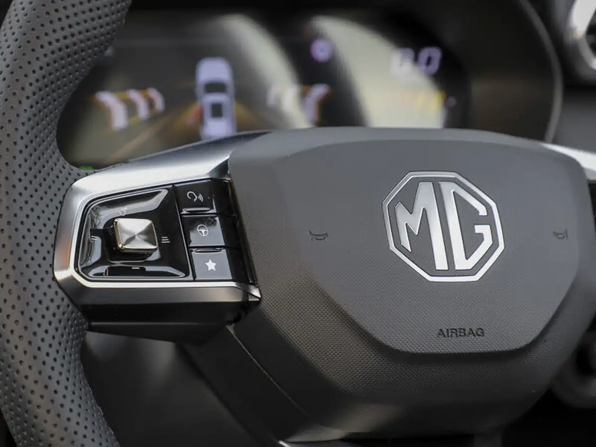 2024-mg-zs-suv-15-trophy-big-12