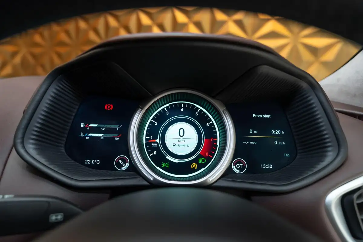 2019-aston-martin-db11-40-v8-big-27