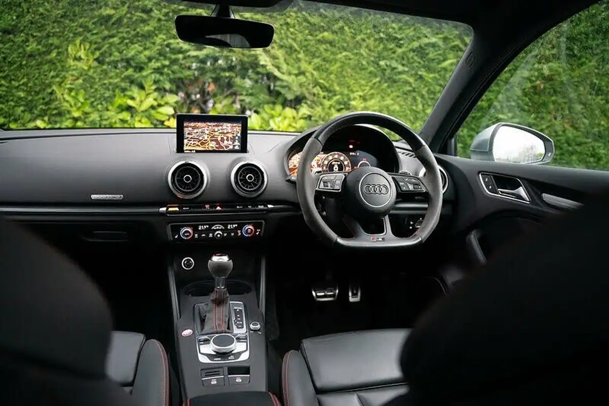 2019-audi-rs3-25-tfsi-sportback-5d-big-9