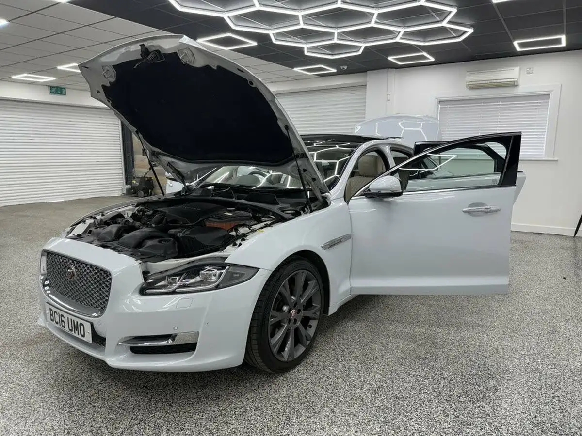 2016-jaguar-xj-series-30td-xj-portfolio-30tdv6-296bhp-swb-big-14