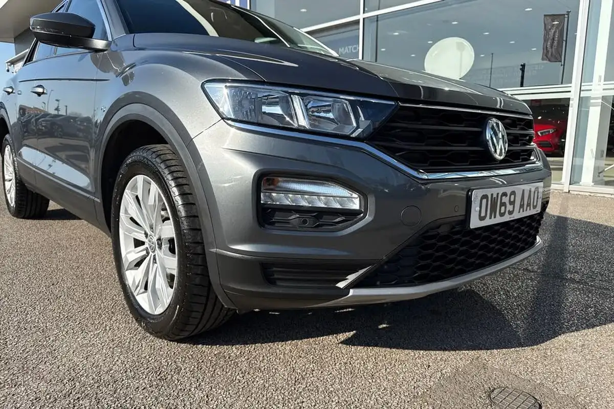 2020-volkswagen-t-roc-15-tsi-se-big-16