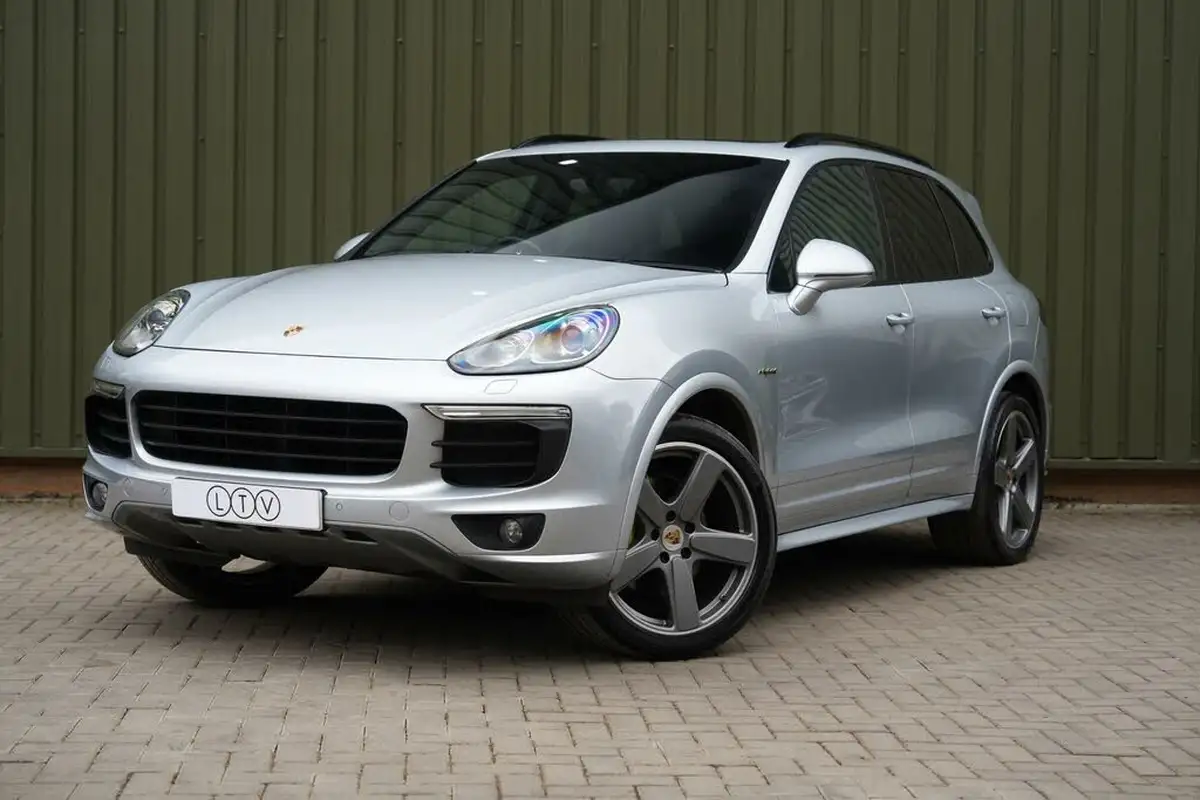 2017-porsche-cayenne-30-s-e-hybrid-platinum-edition-big-2