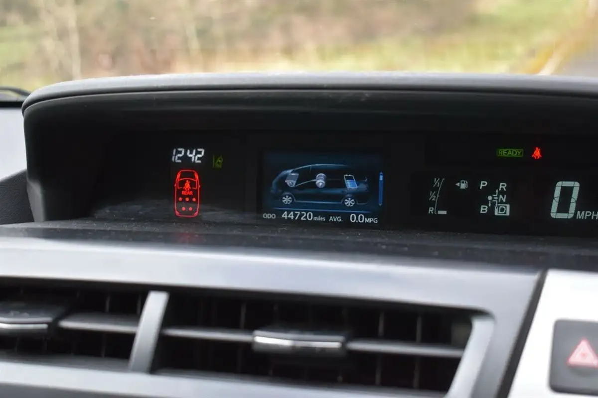 2019-toyota-prius-18-vvt-i-icon-ss-big-22