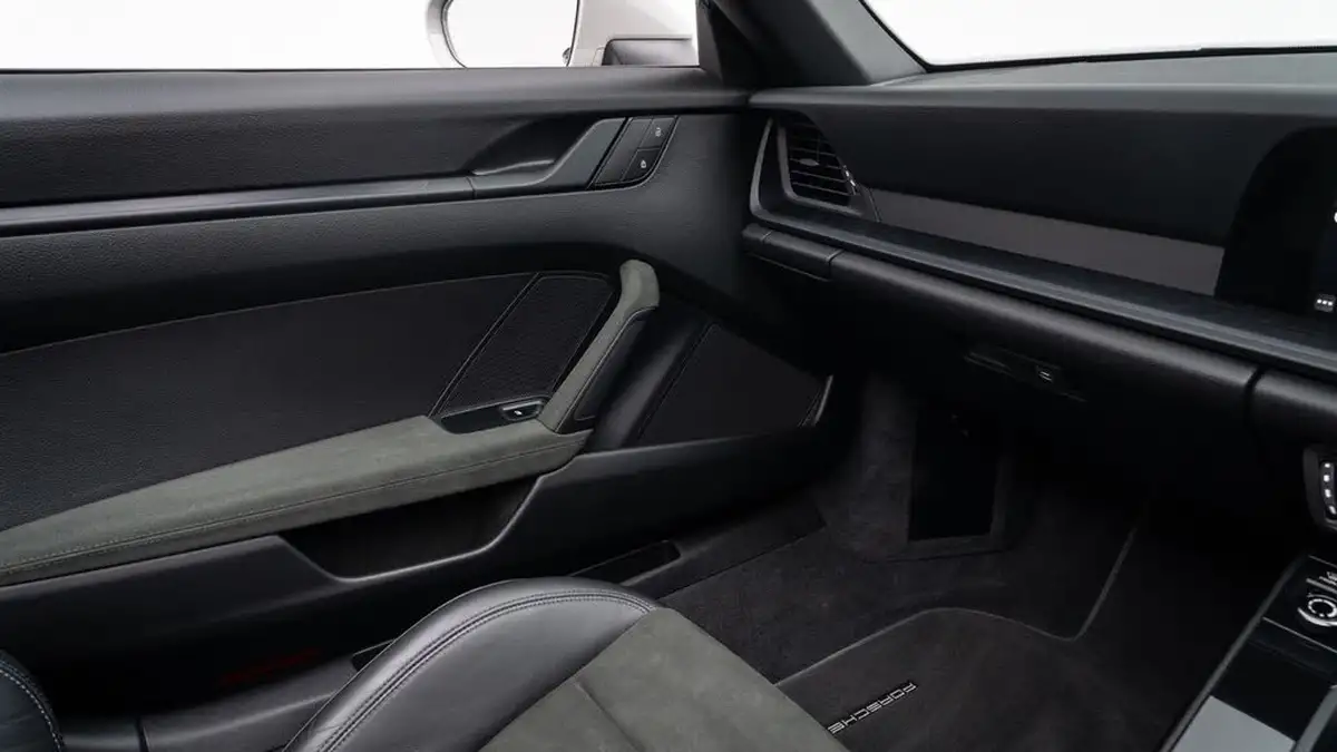 2022-porsche-911-30-carrera-gts-cabriolet-pdk-big-31