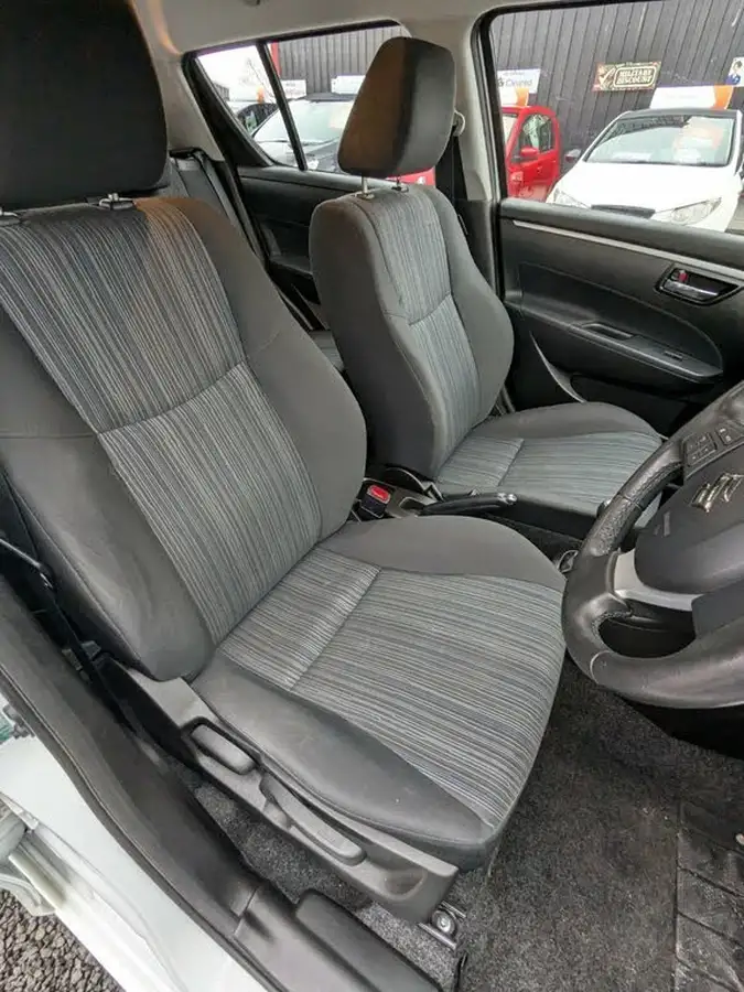 2017-suzuki-swift-12-sz3-4x4-5d-big-15