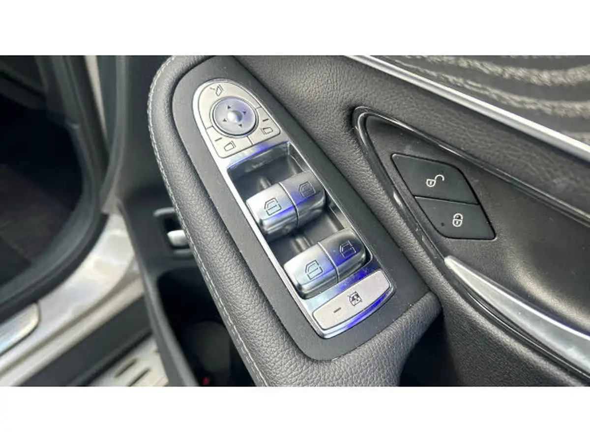 2020-mercedes-benz-glc-class-20d-glc300d-amg-line-premium-station-wagon-5d-big-28