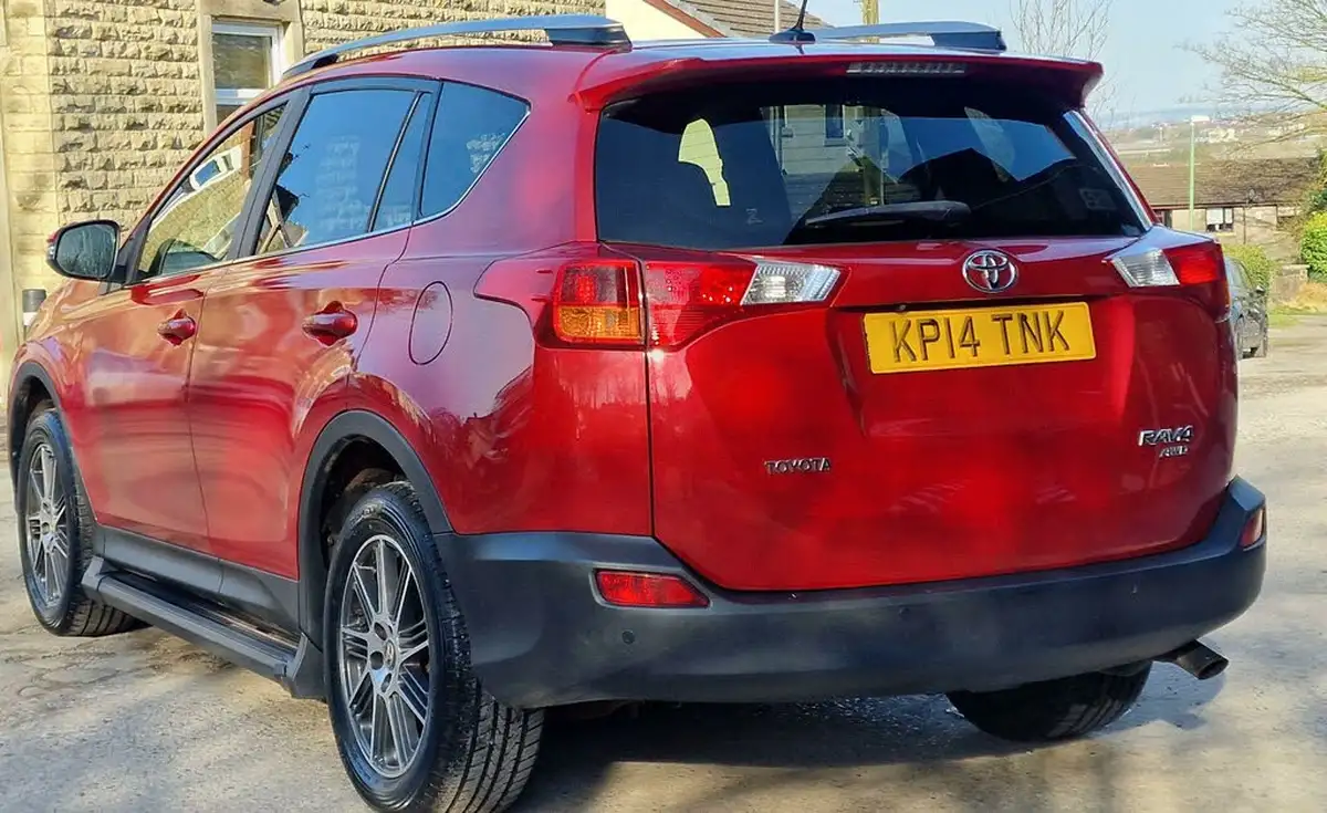 2014-toyota-rav4-20td-invincible-awd-big-3
