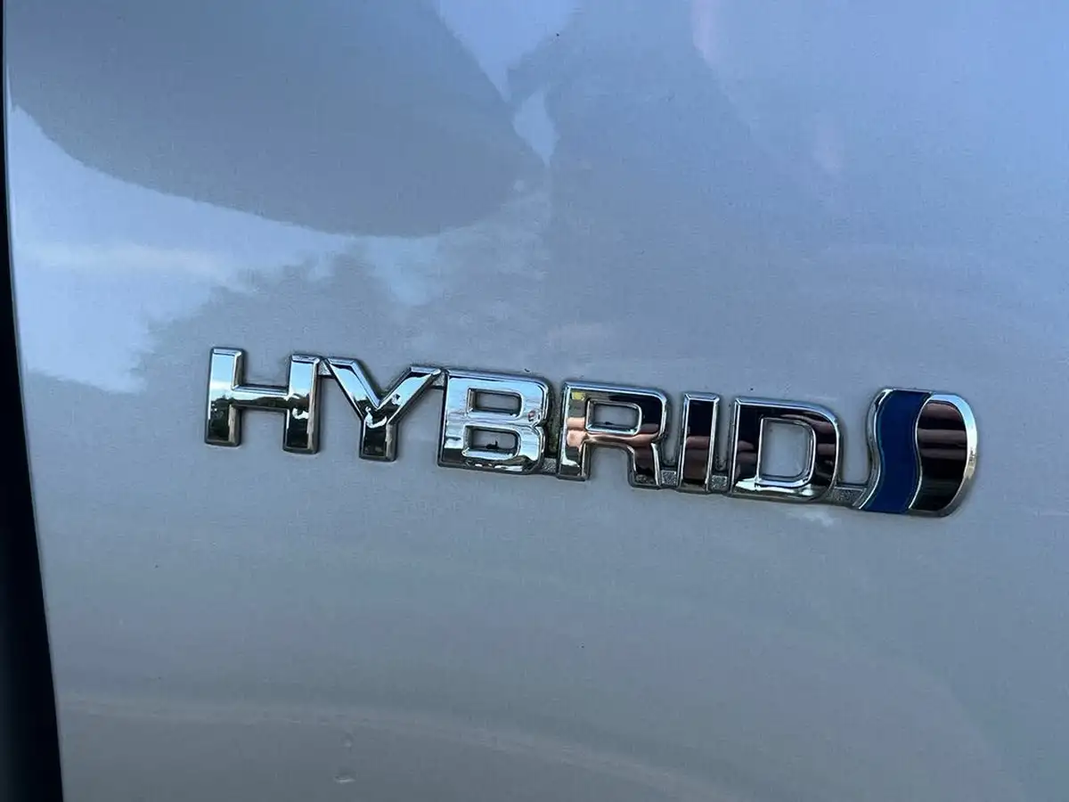 2019-toyota-yaris-15-vvt-i-y20-98bhp-hybrid-1497cc-e-cvt-big-26