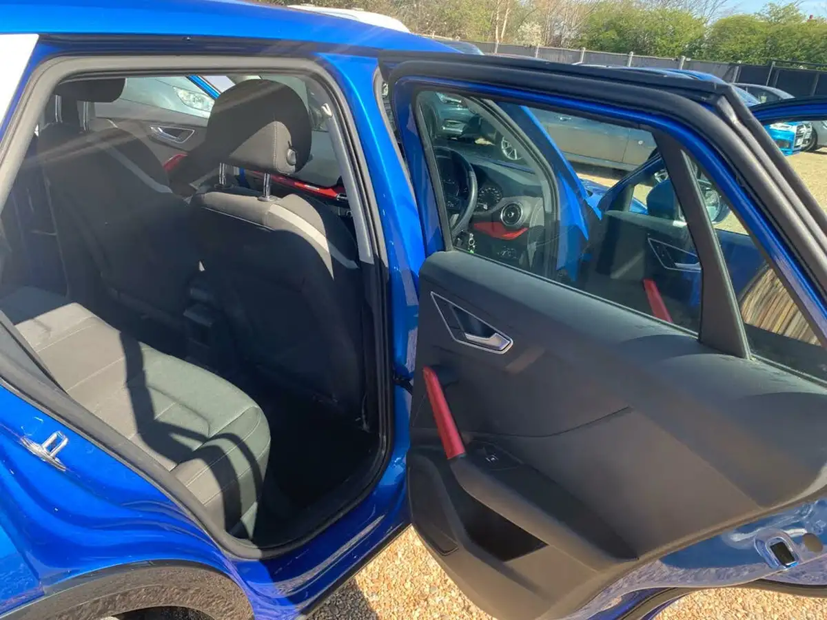 2018-audi-q2-10-30-tfsi-sport-big-24