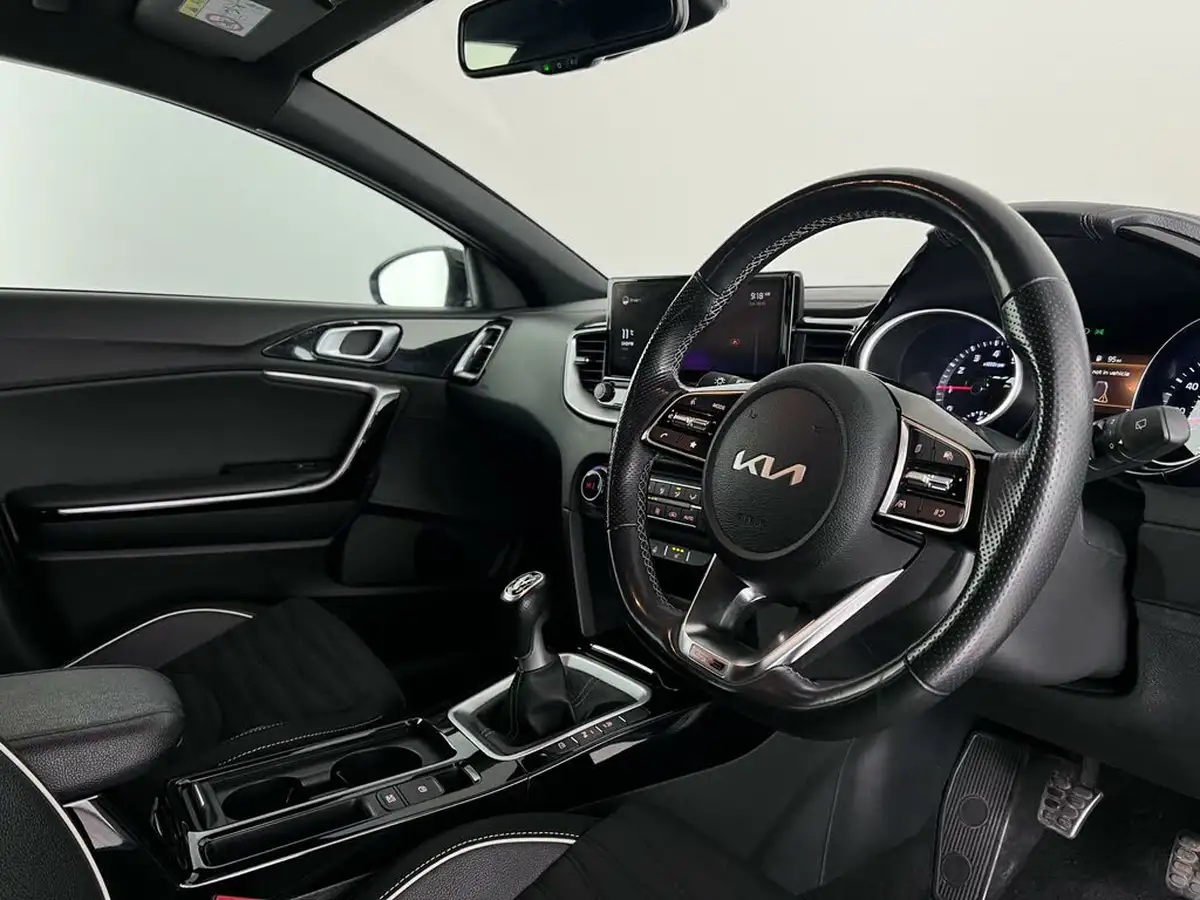 2022-kia-pro-ceed-15-t-gdi-gt-line-big-10