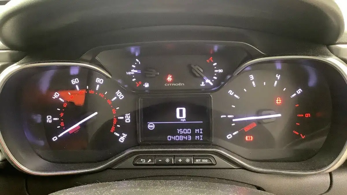 2017-citroen-c3-12-puretech-flair-82ps-big-9