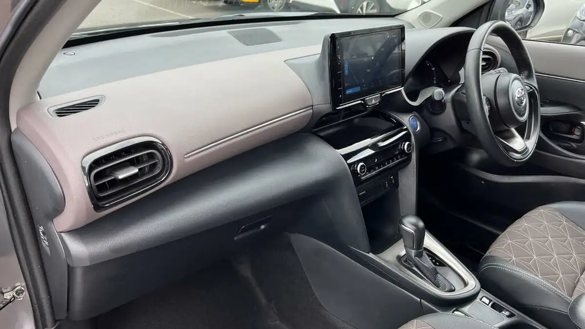 2023-toyota-yaris-cross-15-vvt-i-excel-awd-i-big-34