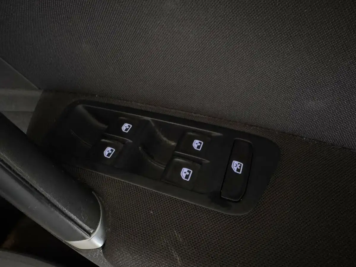2019-volkswagen-golf-16tdi-match-hatchback-5d-big-22