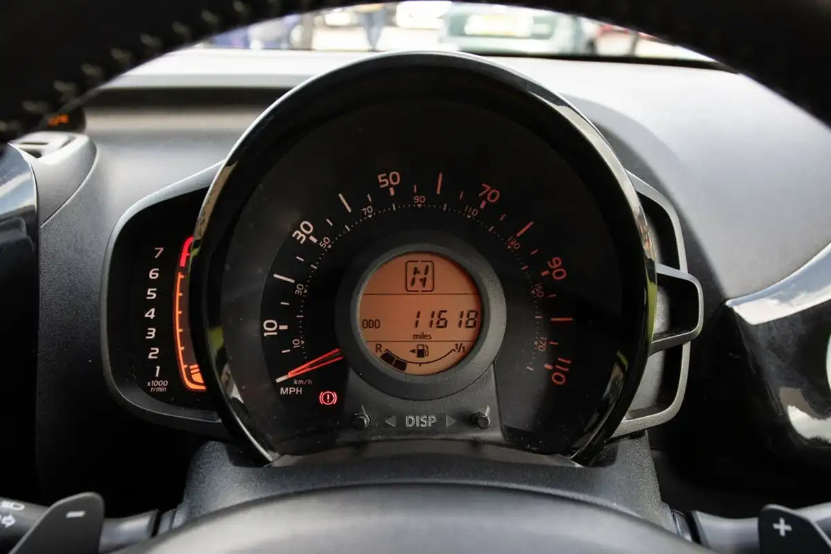 2017-toyota-aygo-10-vvt-i-x-cite-2-cyan-5d-x-shift-big-14