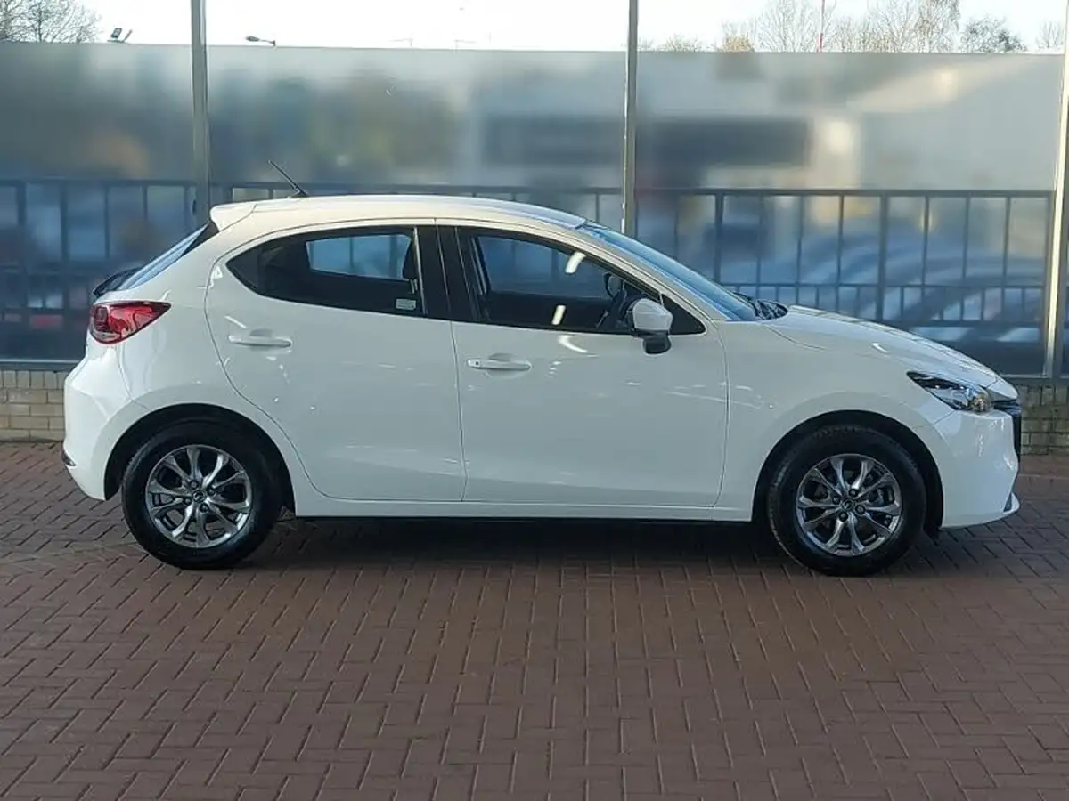 2024-mazda-mazda2-15-skyactiv-g-centre-line-big-3
