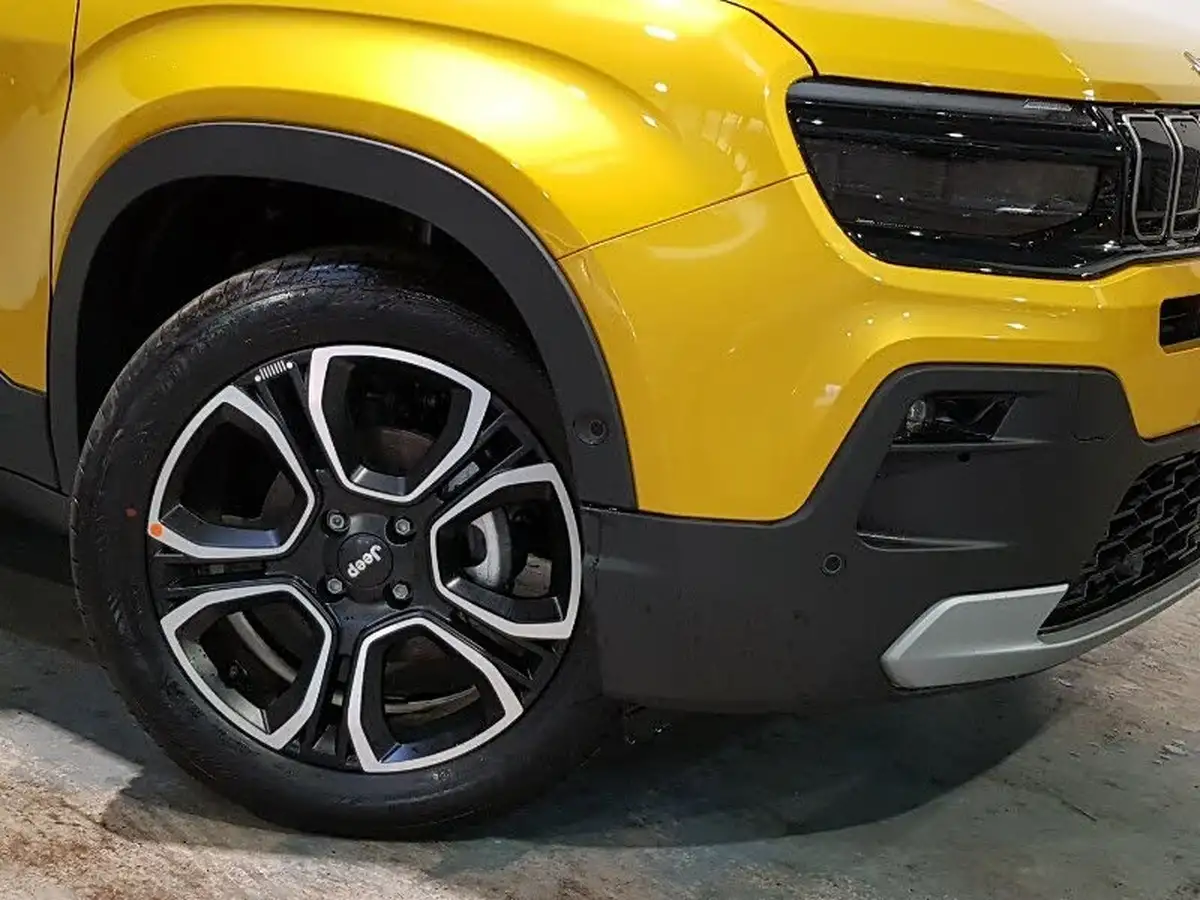 2025-jeep-avenger-12-gse-summit-big-8