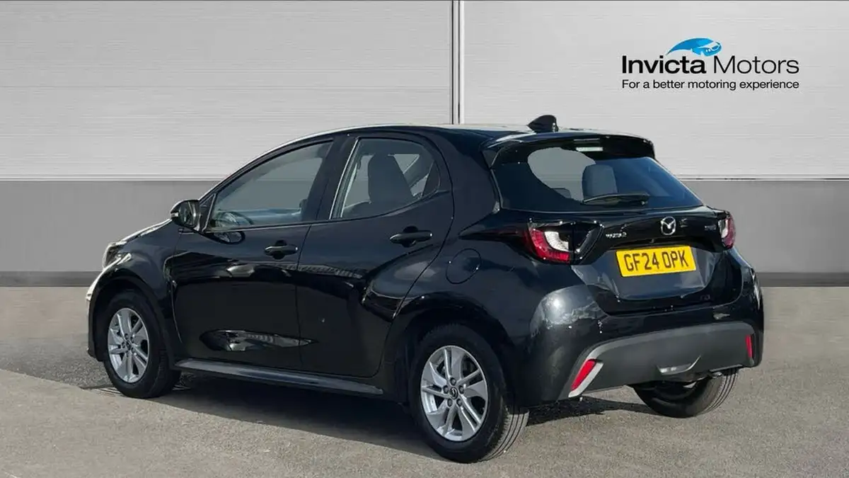2024-mazda-mazda2-15-centre-line-big-4