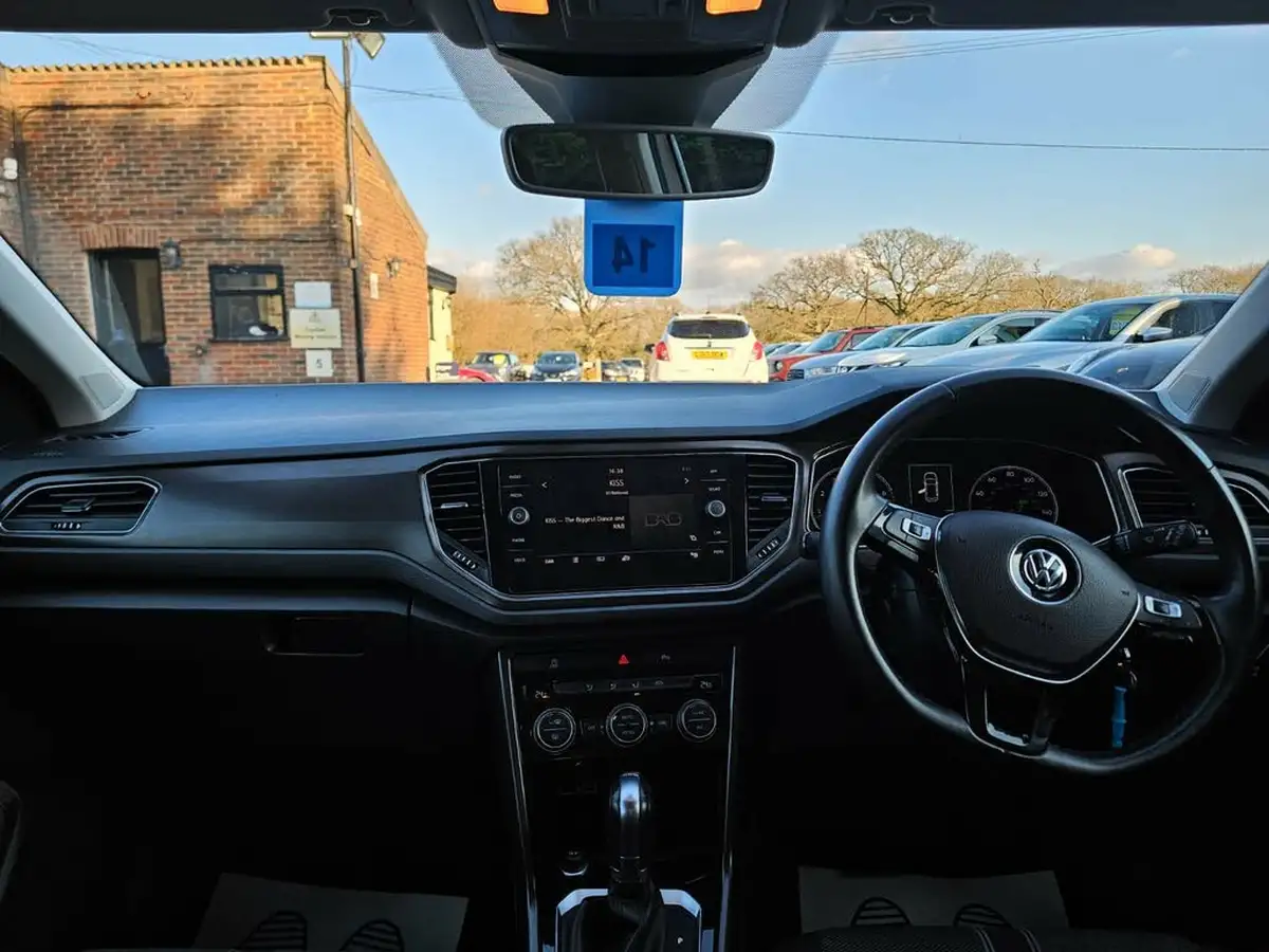 2019-volkswagen-t-roc-15-tsi-se-dsg-big-12
