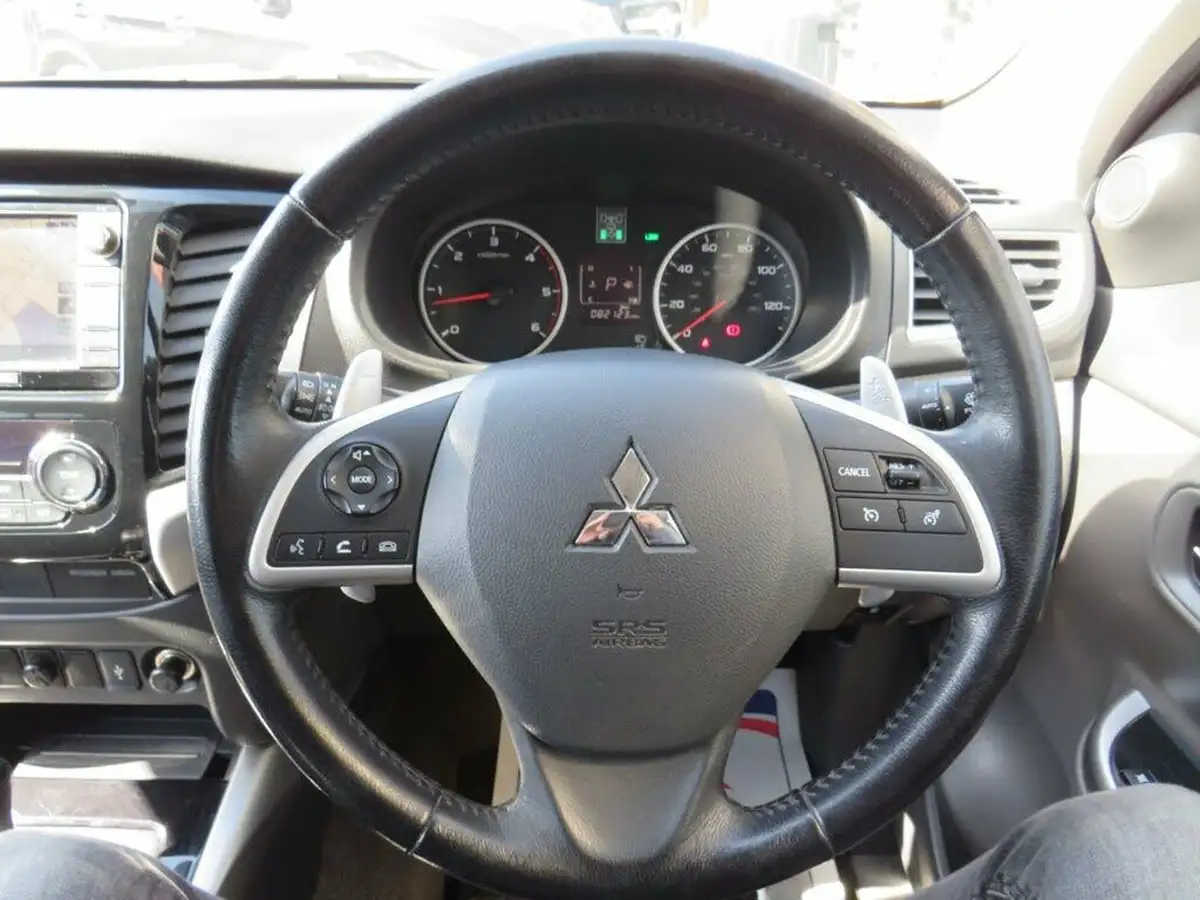 2016-mitsubishi-l200-24di-d-barbarian-auto-big-9