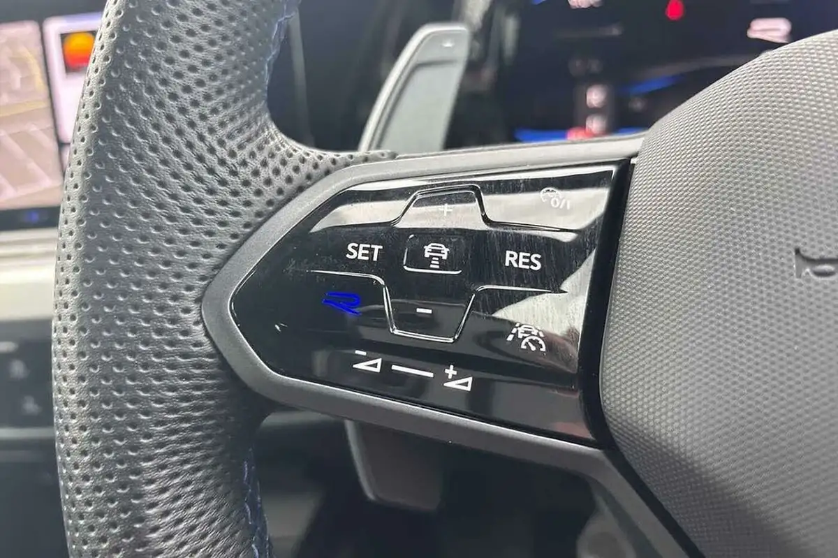 2023-volkswagen-golf-20-tsi-r-320ps-hatchback-big-13