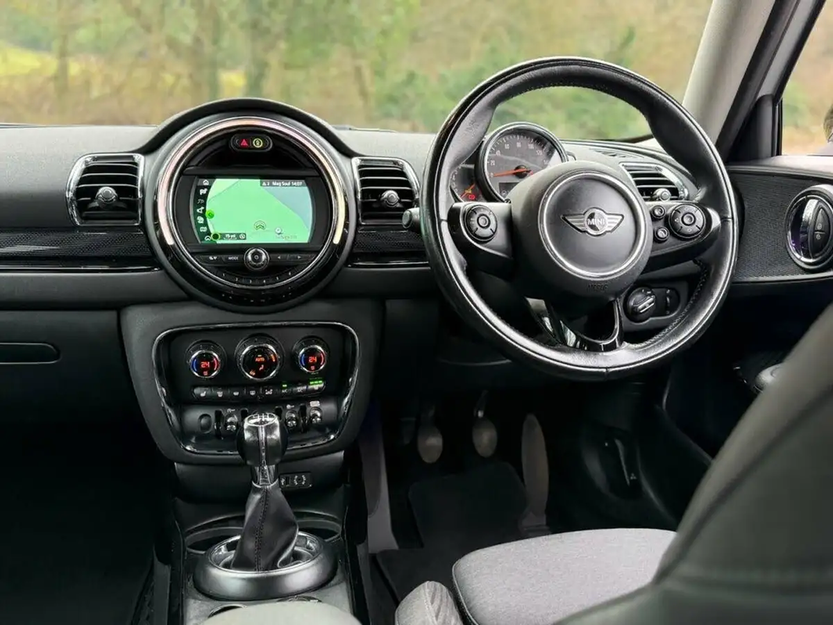 2018-mini-clubman-15-cooper-ss-big-1